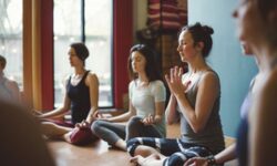 Cómo la aromaterapia mejora la meditación y el yoga