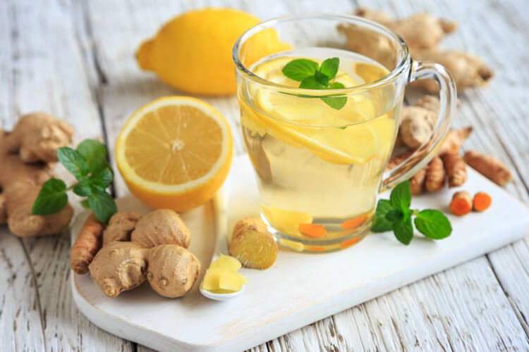 Infusión Detox con Jengibre, Cúrcuma, Limón y Menta: Receta Paso a Paso Infusión Detox con Jengibre, Cúrcuma, Limón y Menta: Receta Paso a Paso